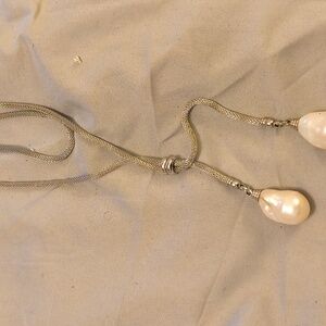 Potato pearl and silver tone mesh chain necklace.